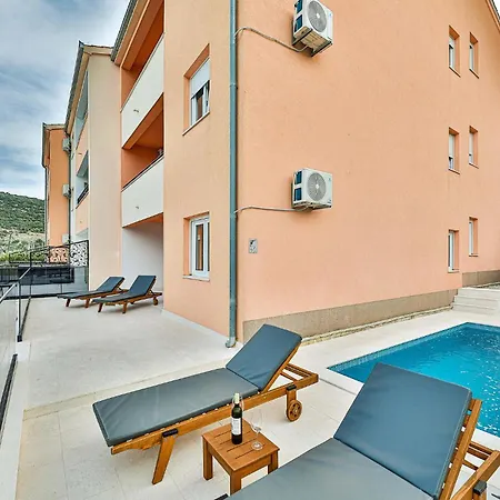 Beautiful Apartment In Marina Daire Marina