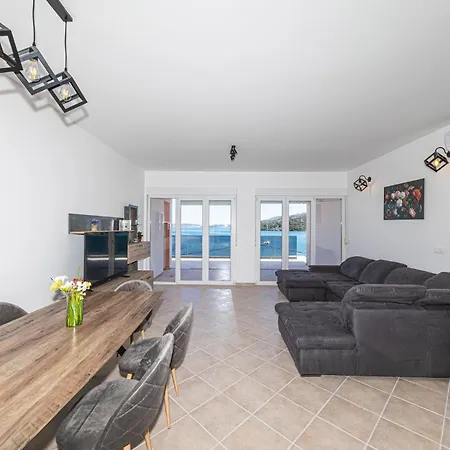 Beautiful Apartment In Marina Marina