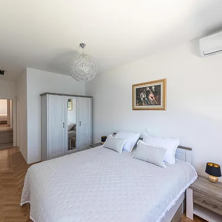 Beautiful Apartment In Marina