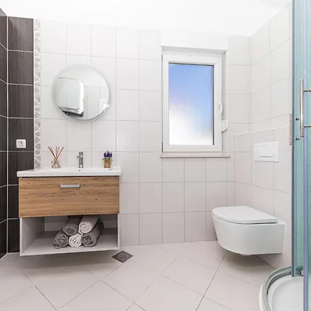 Beautiful Apartment In Marina Daire