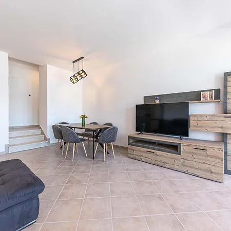 Beautiful Apartment In Marina Daire *