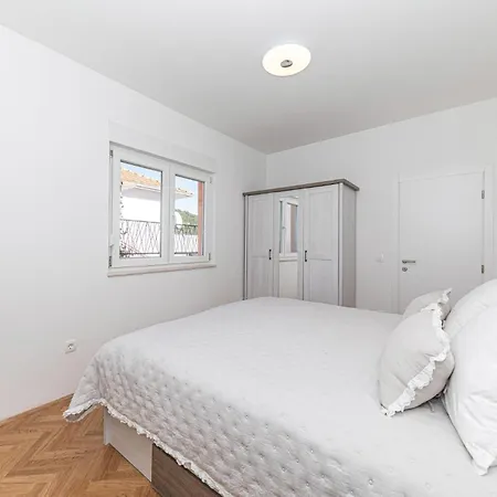 Beautiful Apartment In Marina *