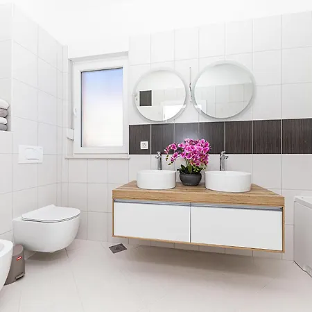 Beautiful Apartment In Marina Marina